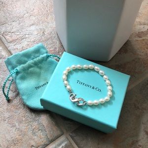 Tiffany & Co. Pearl and 925 as Infinity Bracelet